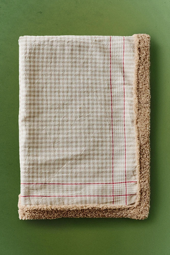 REVERSIBLE CHECKED PET BLANKET
