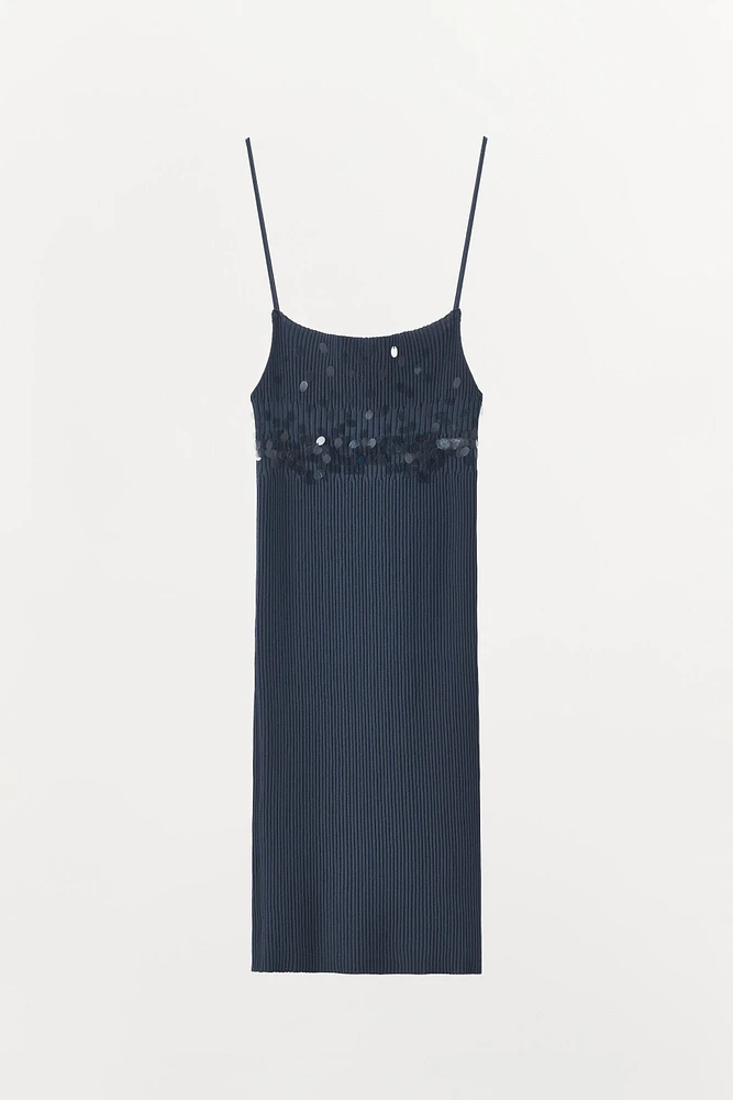ROBE EN MAILLE CÔTELÉE À SEQUINS
