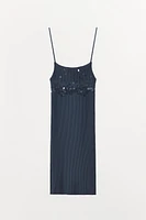 ROBE EN MAILLE CÔTELÉE À SEQUINS