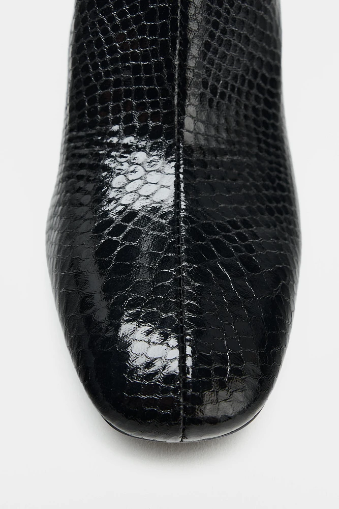 TEXTURED HEELED ANKLE BOOTS