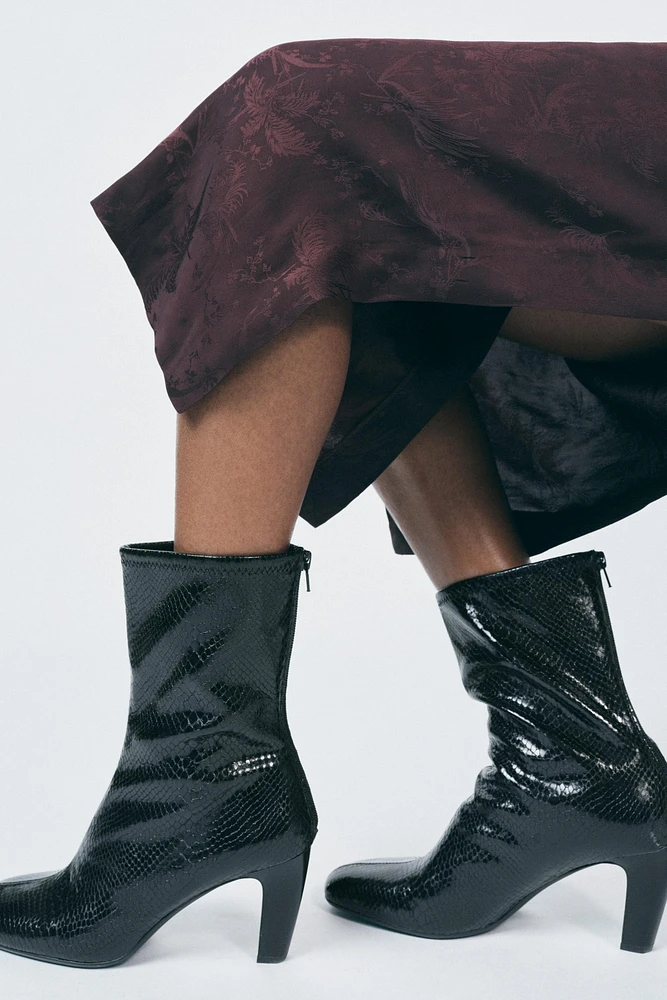 TEXTURED HEELED ANKLE BOOTS