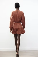 ROBE COURTE AVEC ENTRE-DEUX ET CEINTURE