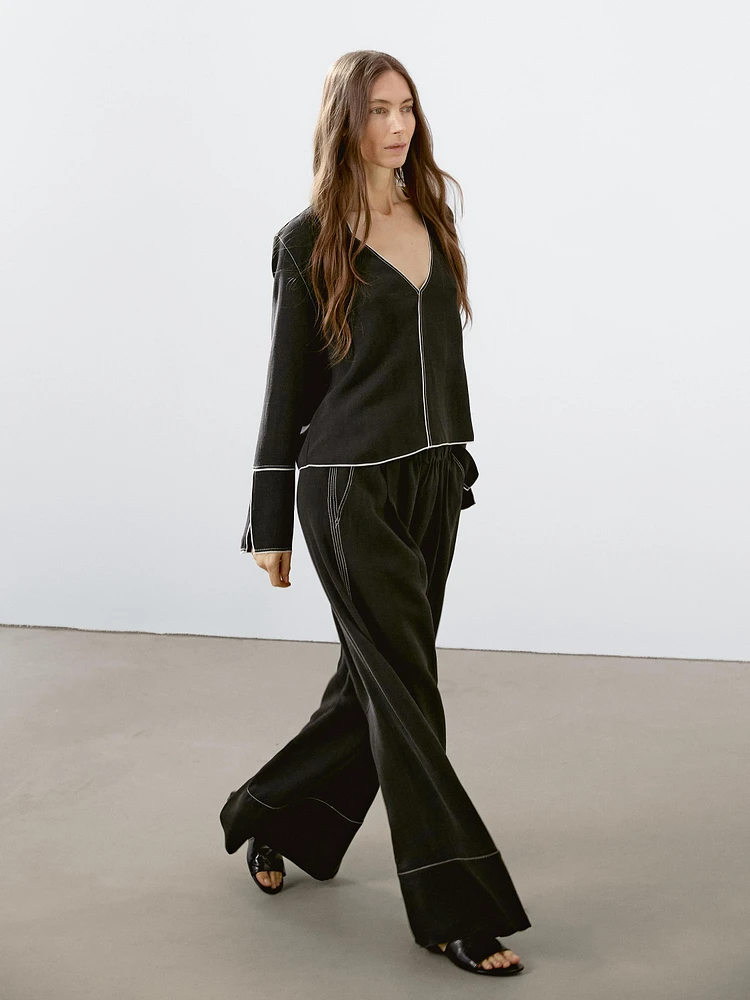 Flowing shirt with contrast topstitching