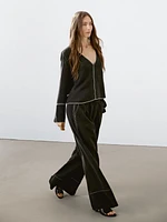 Flowing shirt with contrast topstitching