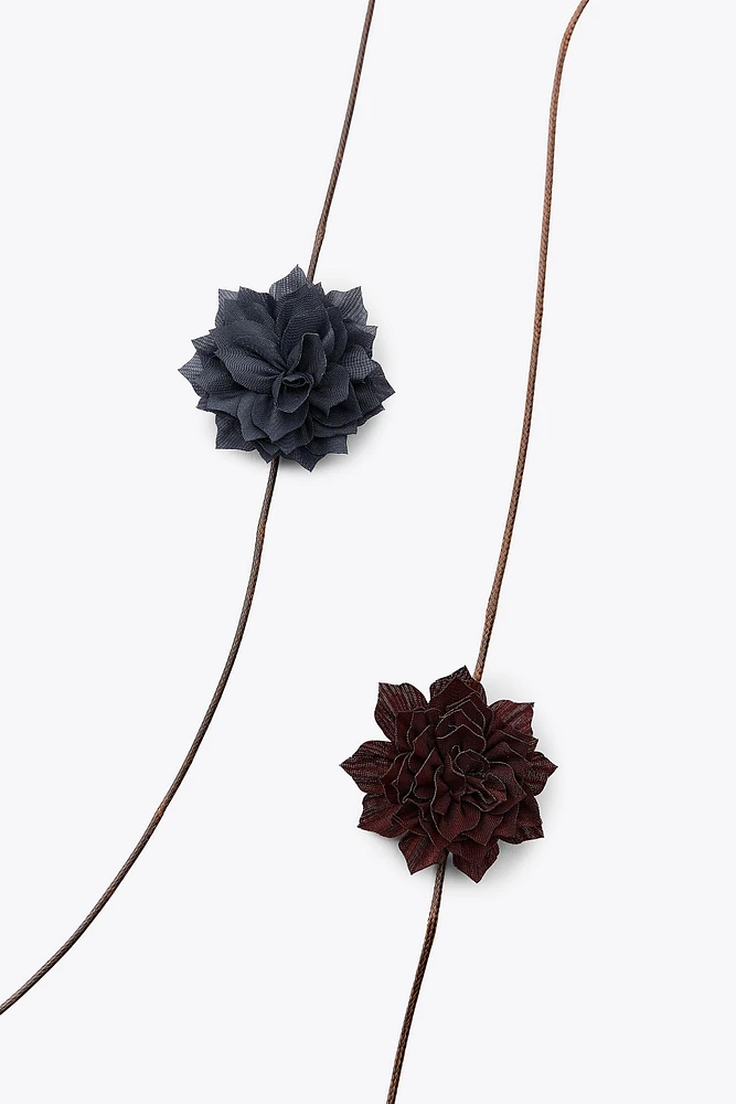 LOT DE 2 COLLIERS FINS À FLEURS