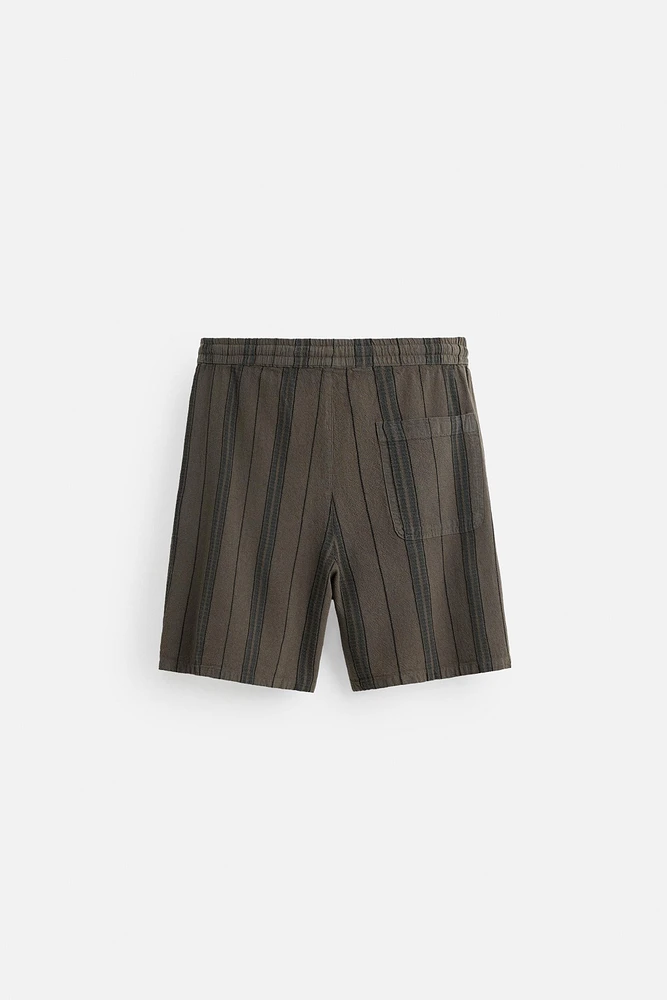 TEXTURED EMBROIDERED SHORTS
