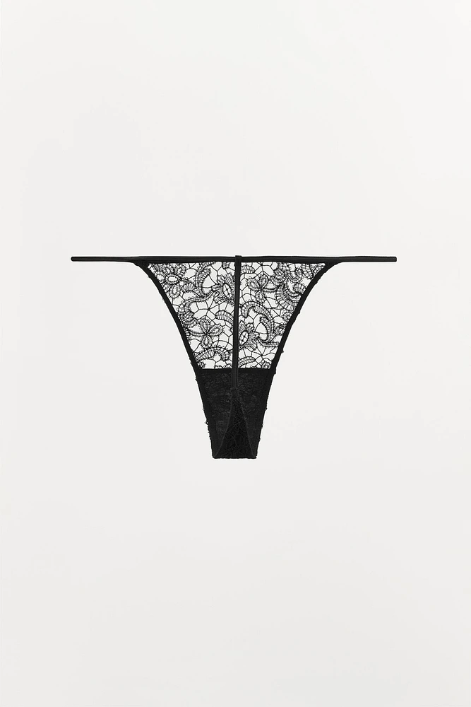 TANGA AVEC DENTELLE