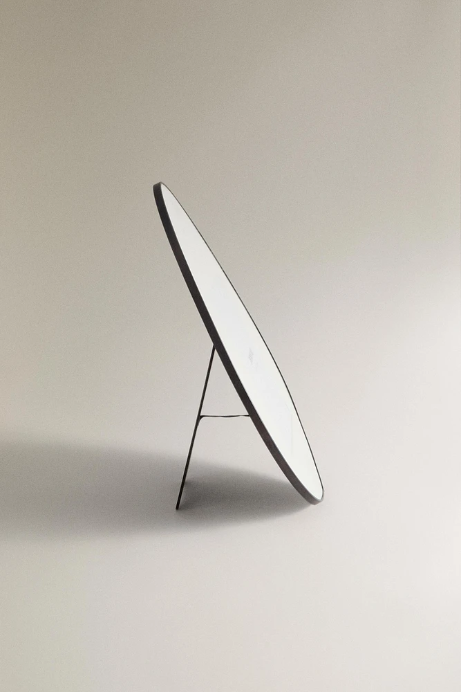 IRREGULAR-SHAPED PICTURE FRAME