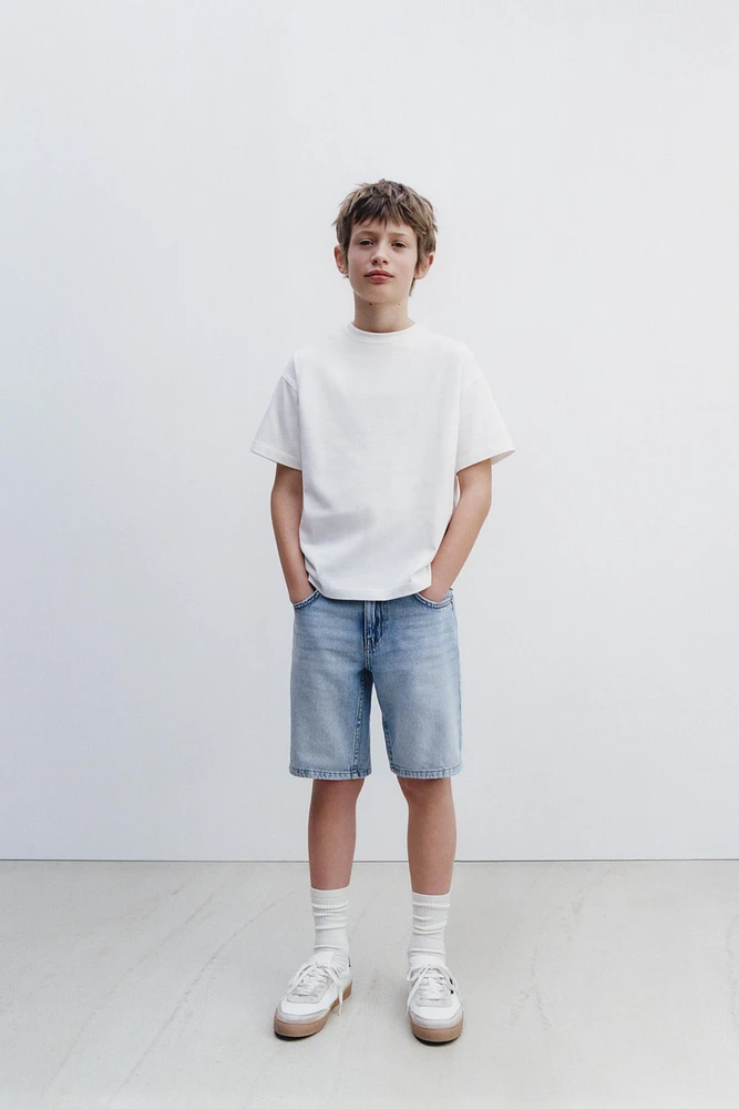 BERMUDA EN DENIM STRAIGHT FIT