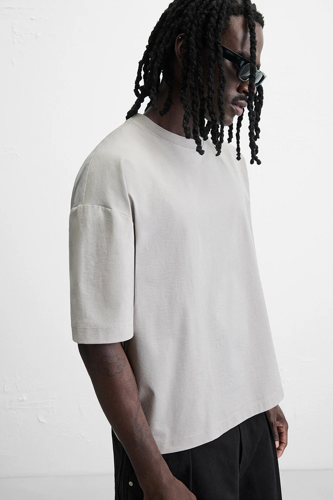 T-SHIRT TECHNIQUE COUPE DÉCONTRACTÉE