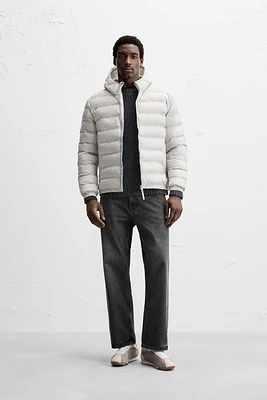 LIGHTWEIGHT HOODED PUFFER JACKET