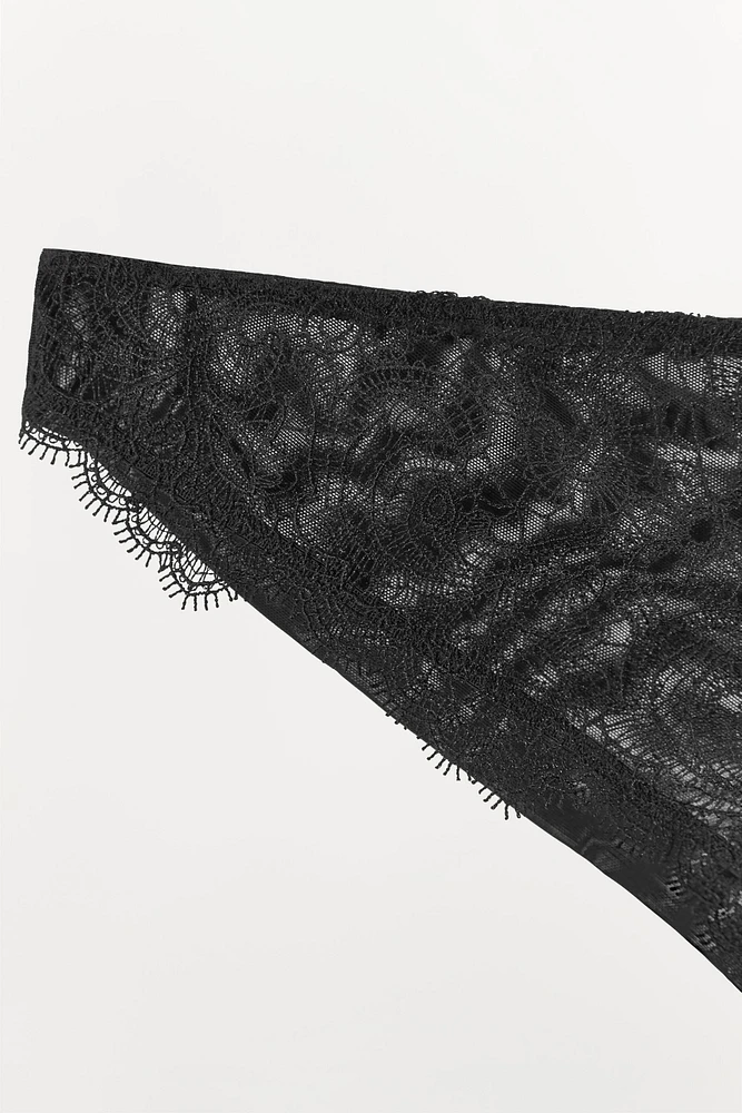 LACE PANTIES