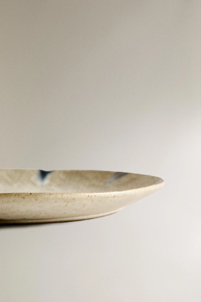 TEXTURED STONEWARE DINNER PLATE
