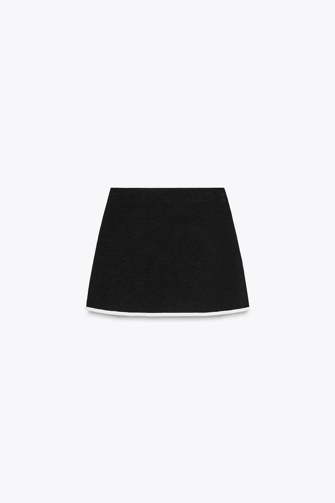 CONTRAST TRIM MINI SKIRT