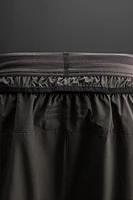 TEXTURED RUNNING SHORTS