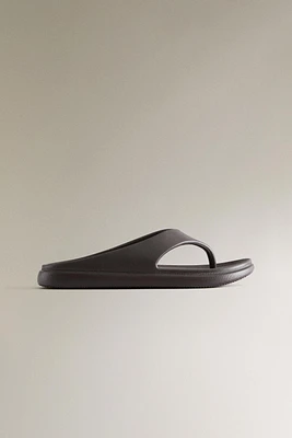 SANDALES PLATES CAOUTCHOUC
