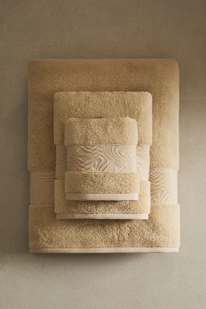 BATH TOWEL WITH MARBLE BORDER