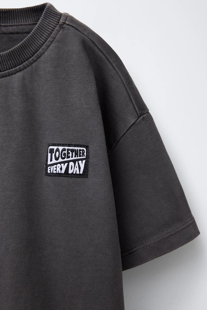 PLAIN T-SHIRT WITH LABEL
