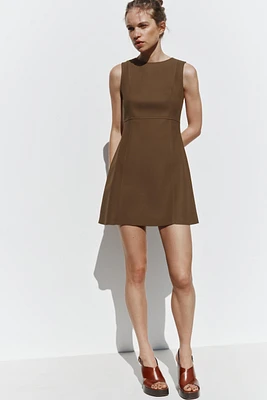 ROBE COURTE SANS MANCHES