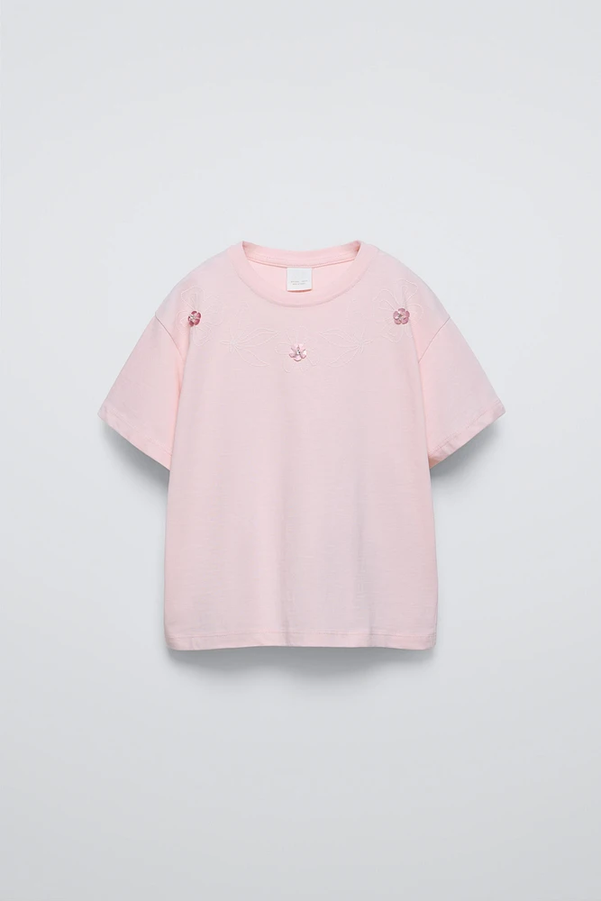 T-SHIRT À FLEURS APPLIQUÉES