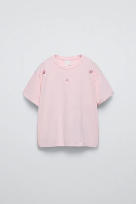 T-SHIRT À FLEURS APPLIQUÉES