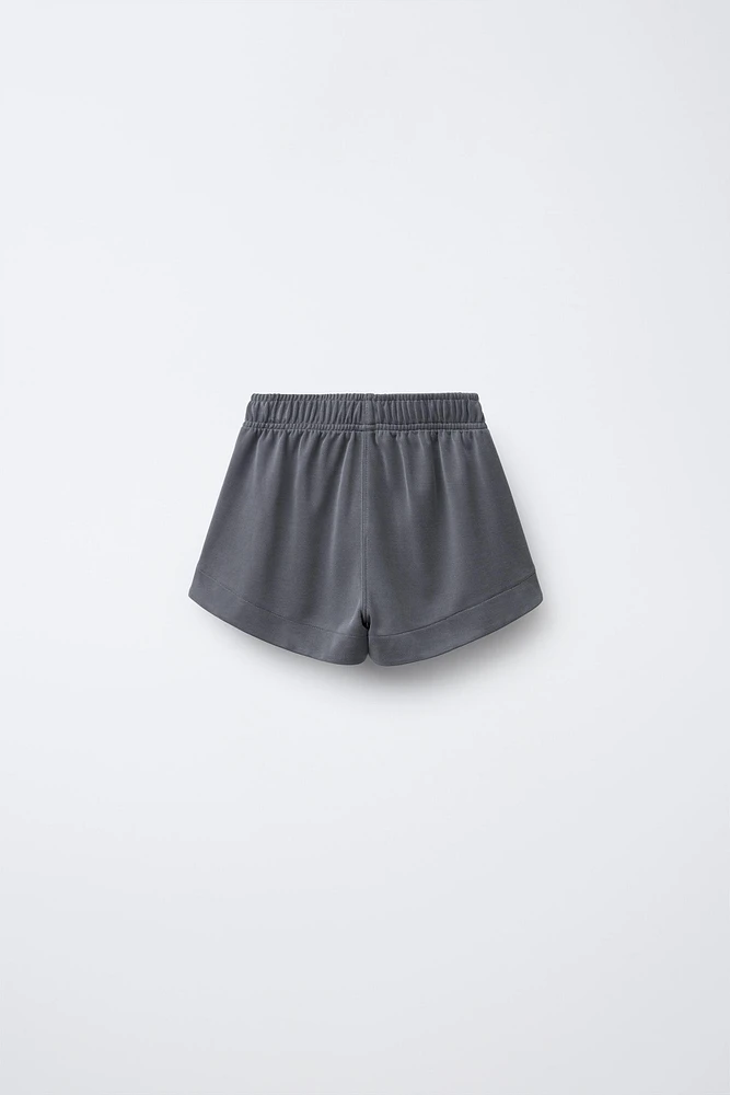 PIPING DETAIL SHORTS