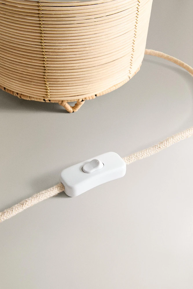 RATTAN TABLE LAMP