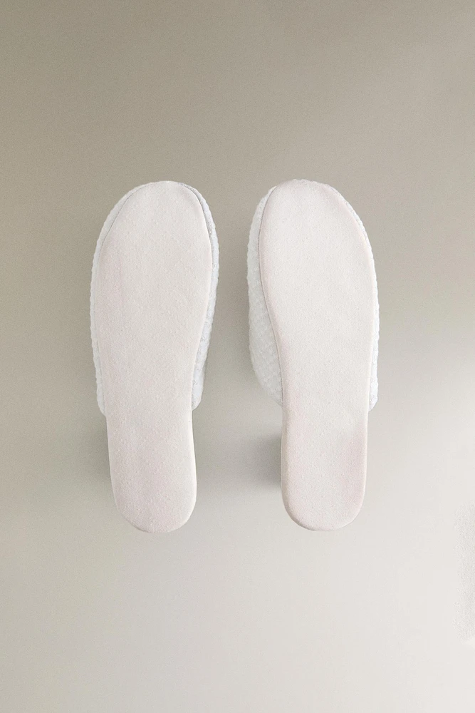 CHAUSSONS TISSU BRODERIES
