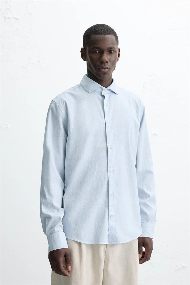 CHEMISE À TEXTURE AVEC RAYURES
