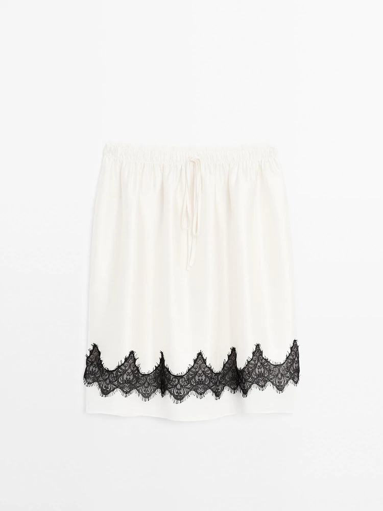 Contrast lace-trimmed skirt