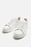 BASKET EN CUIR