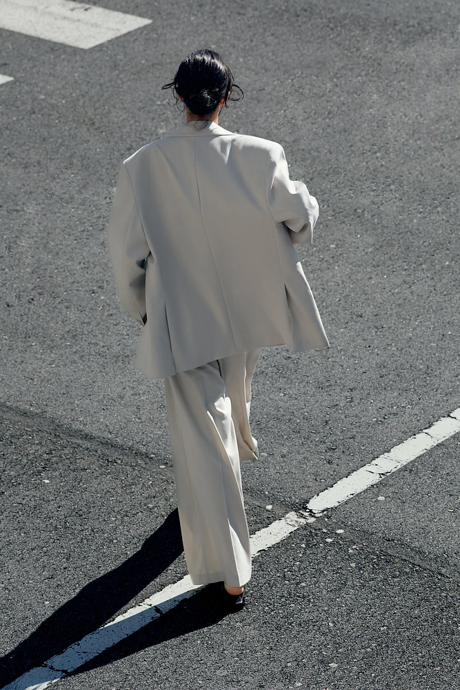 OVERSIZED BLAZER