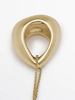 Necklace with oval pendant