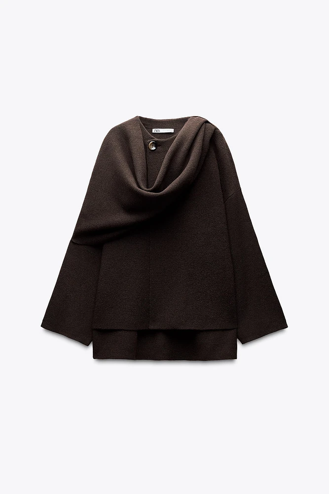 MANTEAU COURT EN MAILLE AVEC ÉCHARPE