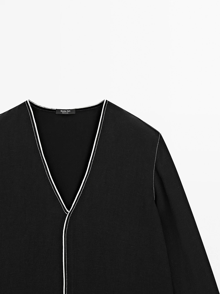 Flowing shirt with contrast topstitching