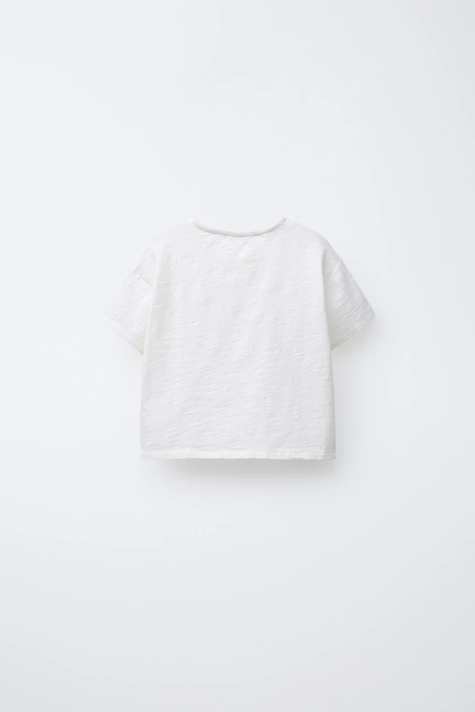 T-SHIRT COL TUNISIEN TEXTURE COMBINÉE