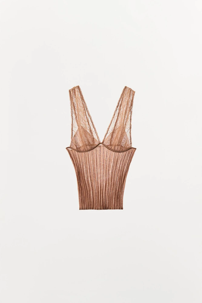 TOP EN DENTELLE