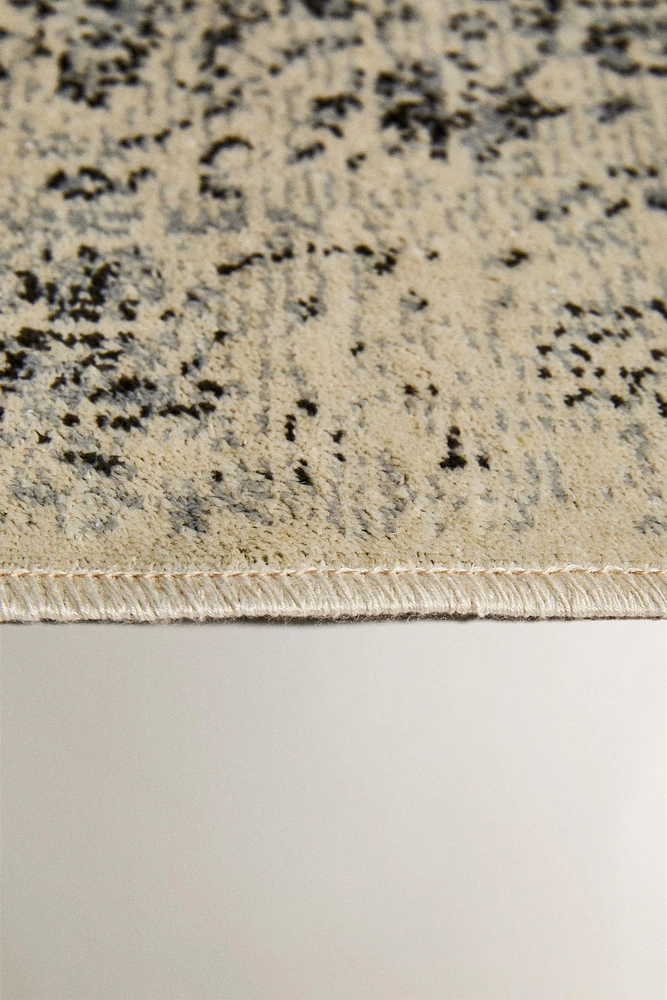 VINTAGE EFFECT AREA RUG