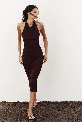 ROBE MI-LONGUE AVEC ENCOLURE AMÉRICAINE