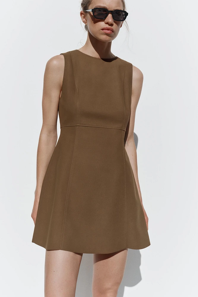 ROBE COURTE SANS MANCHES