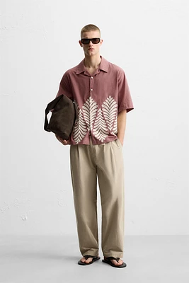 CHEMISE AVEC BRODERIE EN CONTRASTE