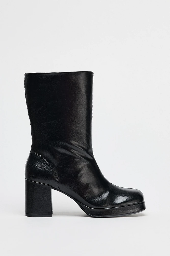 BOTTINES À TALONS ET PLATEFORMES