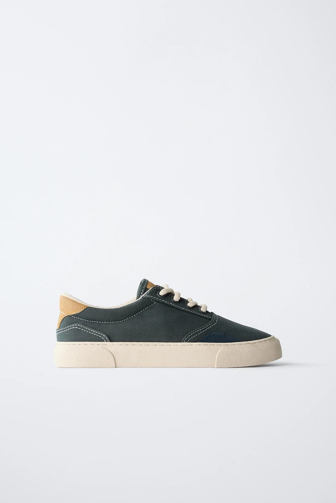 SKATER SNEAKERS