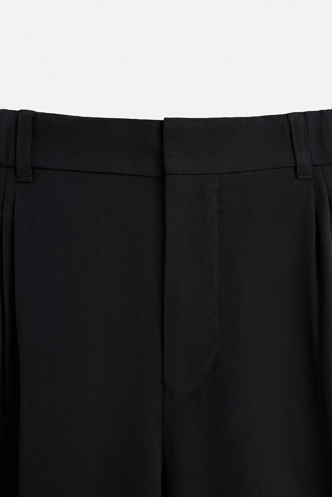 FLOWY PLEATED PANTS