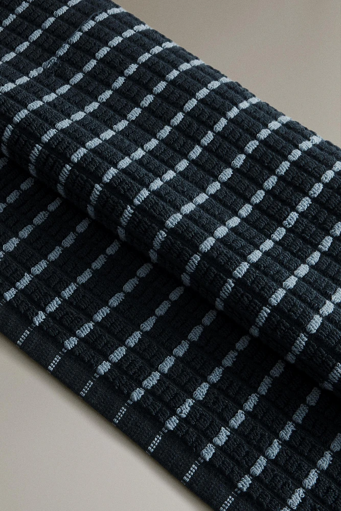 TEXTURED BATH TOWEL