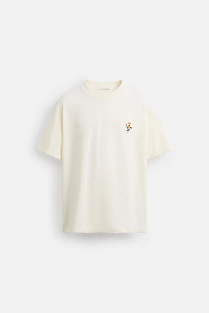 T-SHIRT À ESTAMPILLAGE PHOTOGRAPHIQUE EN MATIÈRES VARIÉES