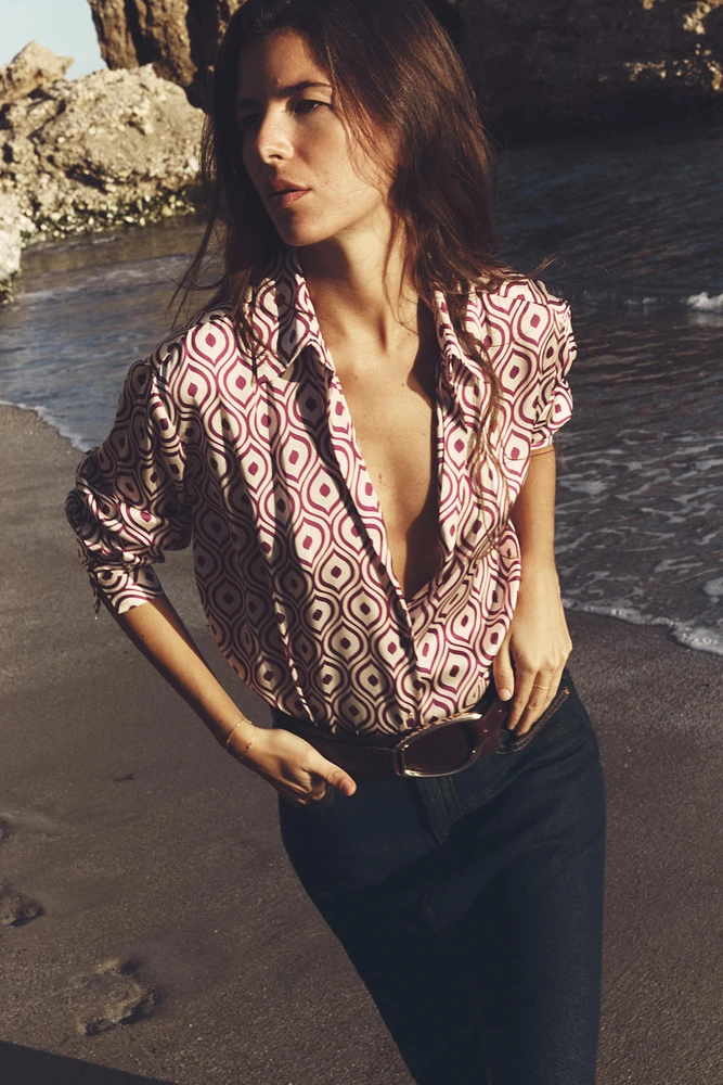 GEOMETRIC PRINT SATIN EFFECT SHIRT