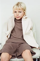 LIGHTWEIGHT HOODED RAINCOAT