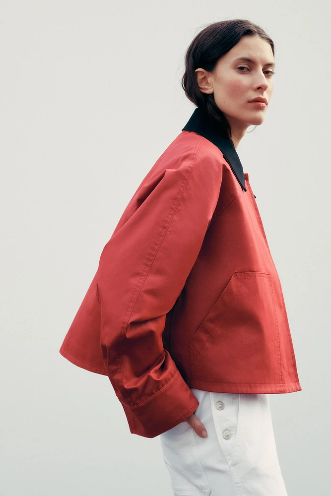 VESTE CIRÉE À COL EN MATIÈRES VARIÉES