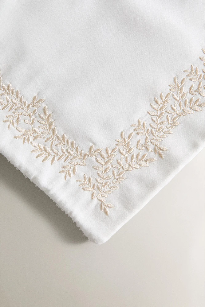 LOT SERVIETTES INVITÉS BRODERIE VÉGÉTALE (LOT DE 2)